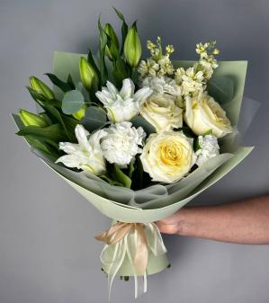 Букет из лилий и роз Выбор королевы
