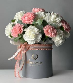 Букет гвоздик в коробке Облако чувств  