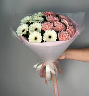 Букет из гербер и гвоздик Ты и я