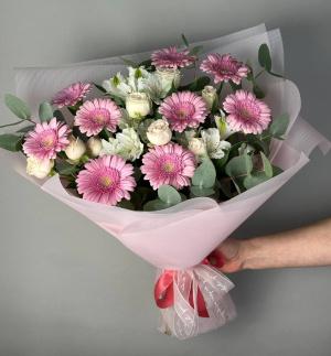 Букет из гербер и роз Мамина радость