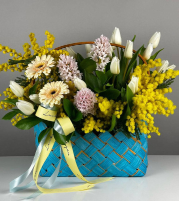 Корзина весенних первоцветов Чудесный март  Амелия