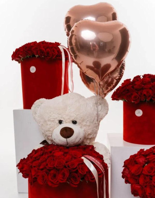 Подарочная коробка с алыми розами (размер XXL)