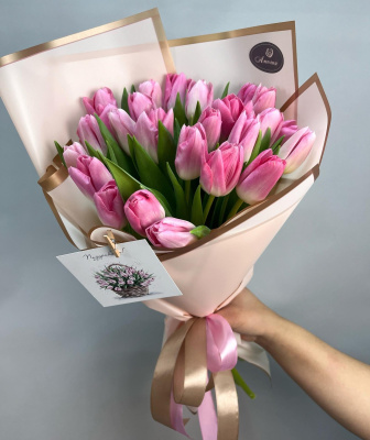 Букет 25 розовых тюльпанов 