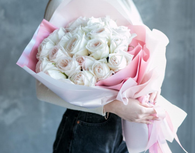 Букет 25 белых роз Нежное признание 