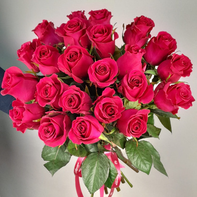 Розы малиновые 60 см