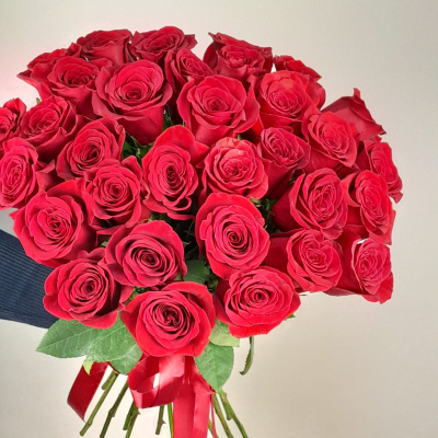 Розы красные 70 см