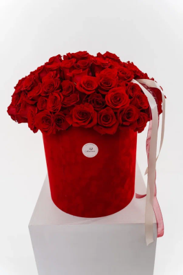 Подарочная коробка с алыми розами (размер L)