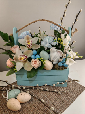 Пасхальная композиция в деревянном ящике  для мамы 