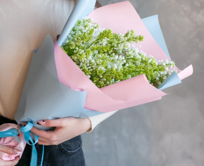 Букет из белой сирени Аромат весны  от Амелии